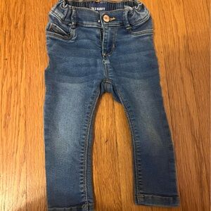 Adorable toddler jeans with internal belt. Old Navy size 18-24 months
